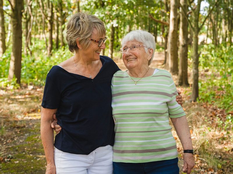 10 Essential Tips for Caring for a Loved One with Dementia This Winter