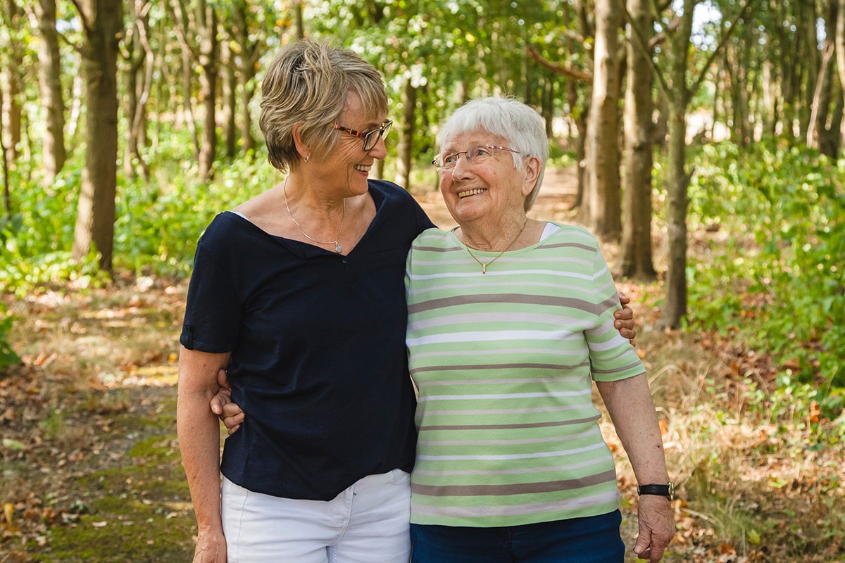 10 Essential Tips for Caring for a Loved One with Dementia This Winter